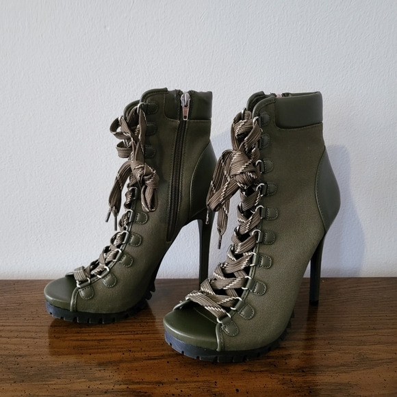 ⭐️NWOT⭐️ Steve Madden Fearless Corset Booties - Picture 3 of 9